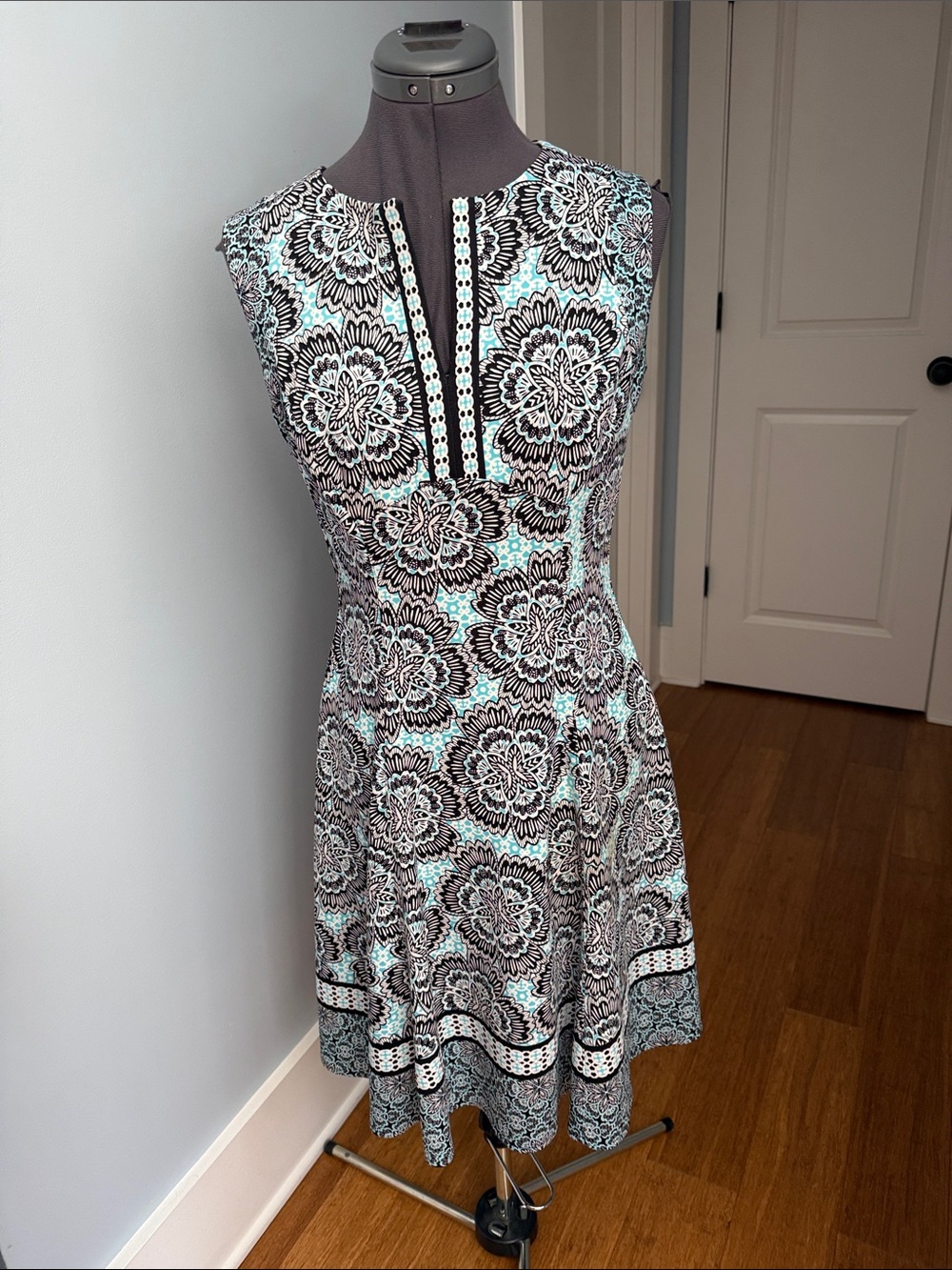 Sleeveless Floral Fit-and-Flare Dress in Black and Light Blue - Picture 2 of 9